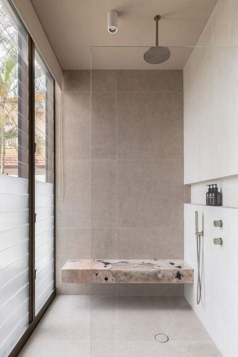 Explore 6 Homes From Around the World That Feature ABI Interiors | ABI Interiors Wall Shower Ideas, Byron Bay House, Sp Studio, Abi Interiors, Round Tiles, Shower Seat, Shower Bench, Modern Shower, Design Del Prodotto