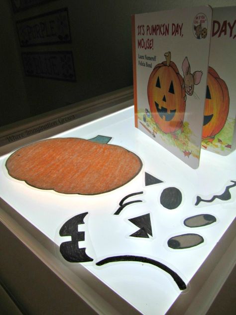 Fall Pumpkin Activities, Light Box Activities, Pumpkins Preschool, Pumpkin Day, Fall Preschool Activities, Pumpkin Activities, Halloween Preschool, Fall Preschool, Theme Halloween