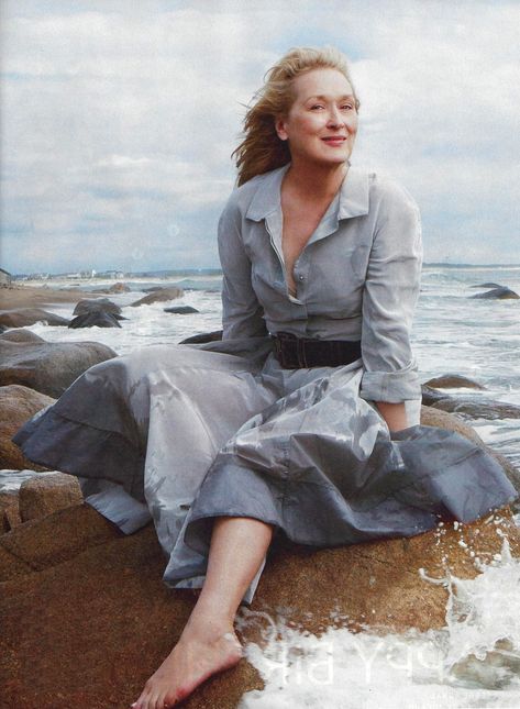 2011 MS Photoshoot_1 *photographed by Annie Leibovitz #2011 #MerylStreep #Photoshoot #AnnieLeibovitz Annie Liebowitz, Anne Leibovitz, Annie Leibovitz Photos, Annie Leibovitz Photography, Iridescent Summer, Josh Duhamel, Alyson Hannigan, Annie Leibovitz, Diane Lane