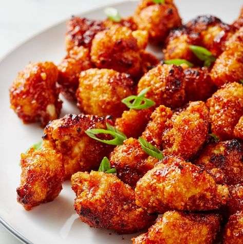 Honey Garlic Cauliflower - Delish.com Honey Garlic Cauliflower, Americana Food, Vegan Cauliflower Recipes, Vegan Honey, Garlic Cauliflower, Best Holiday Appetizers, Best Zucchini Bread, Chai Tea Recipe, Best Zucchini