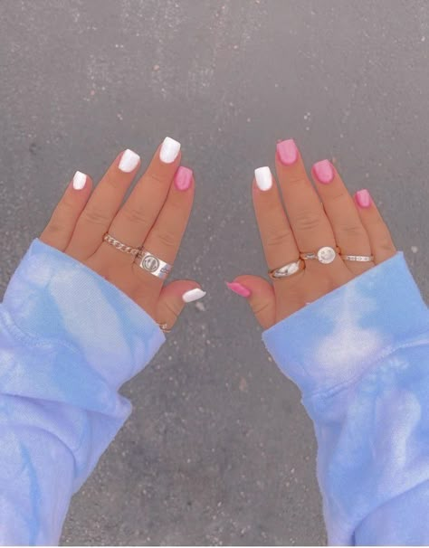 #nails #cutenails #manicure #squarenails #trendynails #trendingnails Two Colored Nails, Nail Polish Designs Easy, Preppy Nails Acrylic, Preppy Nails, Nail Design Glitter, Simple Acrylic Nails, Cute Gel Nails, Acrylic Nails Coffin Short, Summer Acrylic Nails