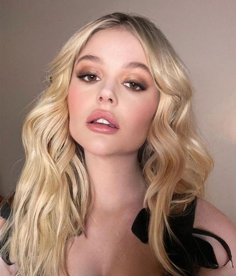 Birthday Party Makeup, Gossip Girl Season 2, Audrey Hope, Emily Alyn Lind, Feminine Makeup, Gossip Girl Reboot, Uptown Girl, Celeb Style, Clean Face