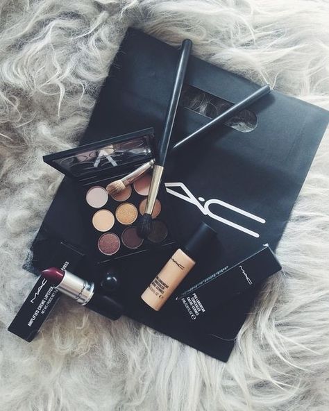 Best Mac Makeup, Clemence Poesy, Alat Makeup, Beauty Make-up, Kesha, Mac Makeup, I Love Makeup, Makeup Goals, Makati