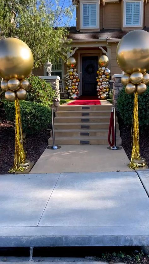 Outdoor Decorations Ideas, Prom Party Ideas, Prom Balloons, Prom Backdrops, Backyard Graduation Party, Balloons Galore, Happy 15th Birthday, Hollywood Party Theme, Prom Decor