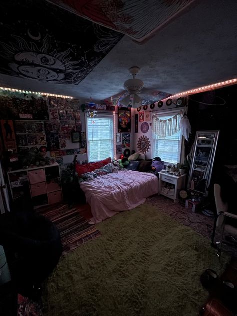 Darkroom Aesthetic Bedroom, Room Inspo Vibe, Forest Grunge Room Aesthetic, Big Tapestry Bedroom, Alternative Living Room Ideas Small Spaces, Room Ideas Aesthetic Carpet Floor, Cool Room Inspo Grunge, Grunge Trap House Aesthetic, Big Grunge Bedroom