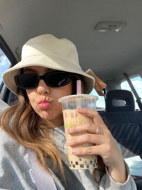 Boba Instagram Pictures, Boba Pictures Aesthetic, Aesthetic Boba Pictures, Holding Boba Tea Drawing Reference, Holding Boba Reference, Boba Selfie, Drinking Boba Pose, Girl Holding Boba, Procreate Ideas