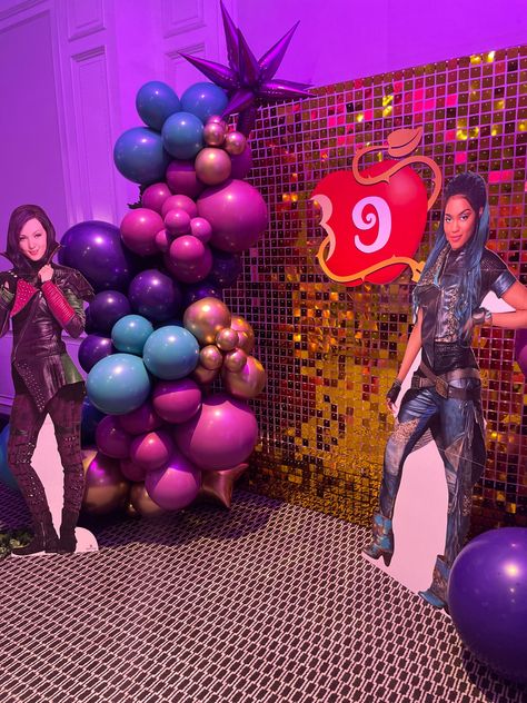 Descendants theme party we created this fun backdrop with Mel & Uma from Disneys Descendants movie Mal Descendants Party Ideas Birthday, Uma Descendants Party, Descendants Balloon Garland, Descendants Theme Party, Descendants Birthday Party Decoration, Descendants Party Ideas Decoration, Rise Of Red Descendants Party, Descendants Decorations, Descendants Party Ideas