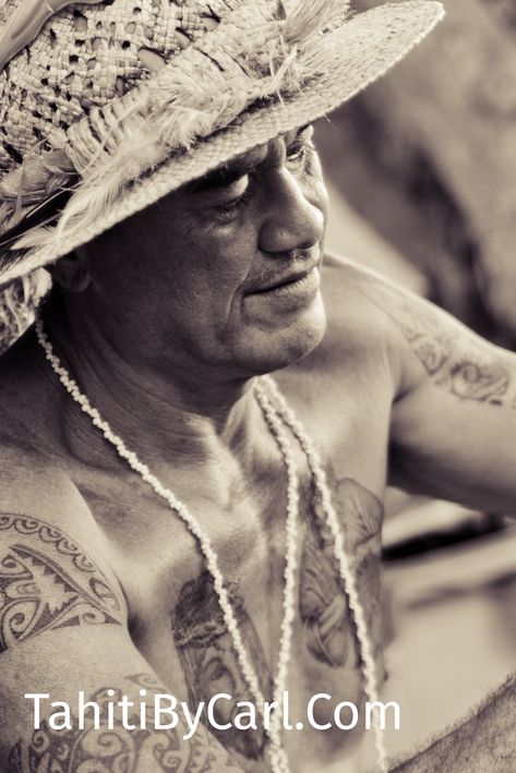 One of the most special things about French Polynesia is their incredible local culture that they are happy to share with others. One cornerstone of their culture is tattoos. Each symbol has its own meaning and will tell the story of a person's life. Check out my blog post on TahitiByCarl.Com for more details. #culture #history #travel #FrenchPolynesia #Tahiti #tattoo #SunnierDaysAhead #lovetahiti #bookwithanexpert #TahitiByCarl #tahitiexpert #ReadyWhenYouAre Tahiti Tattoo, Tahitian Tattoo, Places For Tattoos, Marquesas Islands, Tattoo Meanings, Modern Tools, Island Man, French Polynesia, Sacred Places