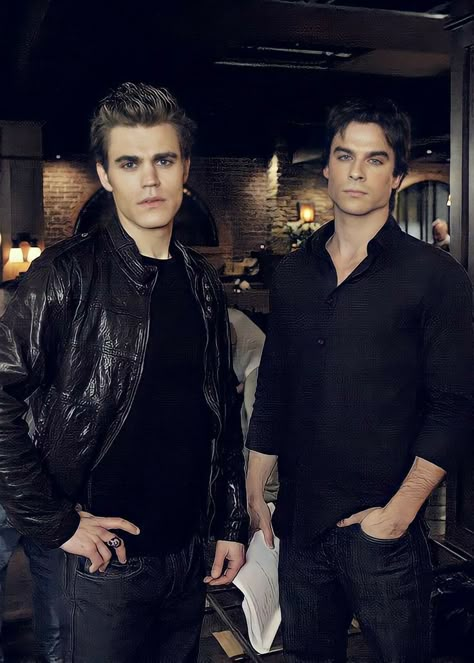 Damon Salvatore Foto, Stefan And Damon Salvatore, Damon Salvatore Wallpaper, Ian Somerhalder And Paul Wesley, Stefan And Damon, Estilo Blair Waldorf, Paul Wesley Vampire Diaries, Damon And Stefan Salvatore, The Salvatore Brothers