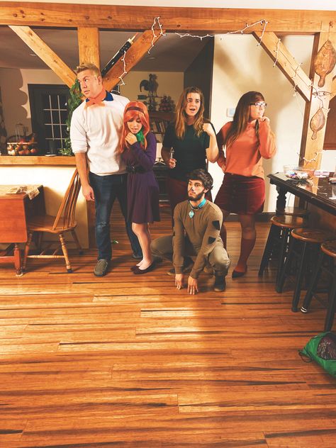 The perfect group costume, and so easy to do! Group Halloween Costumes Both Genders, Costumes For Groups Of Five, Scooby Doo Gang, Group Of Five, Big Group, Group Costumes, Group Halloween Costumes, Fall Thanksgiving, Halloween Ideas