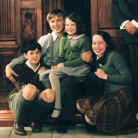 Peter, Edmund, Susan, and Lucy the Children of Narnia Clive Staples Lewis, Skandar Keynes, Narnia Cast, Narnia Movies, Susan Pevensie, Lucy Pevensie, Narnia 3, William Moseley, Edmund Pevensie