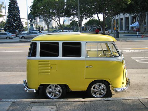 mini VW bus, in case any of my pinterest stalkers win the lotto. Well, u btr not, but if a wealthy relative dies..... Smart Car Body Kits, Vw Minibus, Kombi Pick Up, Mini Vans, Van Vw, Hippie Car, Sandakan, Short Bus, Volkswagen Van