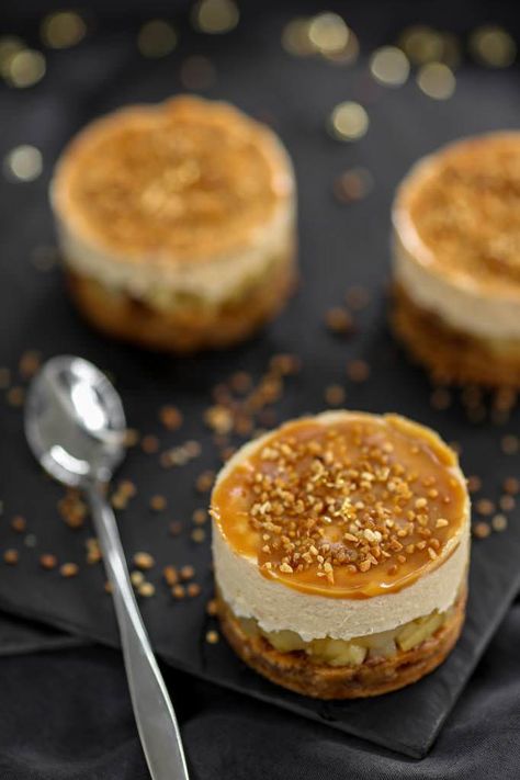 Caramel Mousse, Tiramisu Dessert, Mousse Dessert, Apple Dessert Recipes, Gourmet Desserts, Apple Desserts, Food Cakes, Cake Ingredients, Fall Desserts