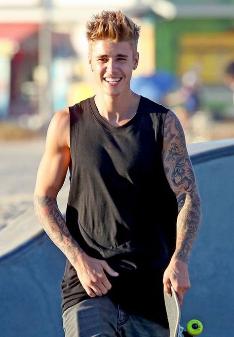 Justin Bieber Hairstyle, Justin Bieber Tattoos, Justin Baby, Justin Bieber Posters, Justin Bieber Style, Bieber Fever, Dylan Obrian, Justin Bieber Wallpaper, Tight Leather Pants