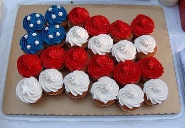 4th of july cupcakes July 4th Holiday, Patriotic Food, Blue Cupcakes, Independance Day, 4th Of July Desserts, Fourth Of July Food, 4th Of July Celebration, 4th Of July Party, July Party