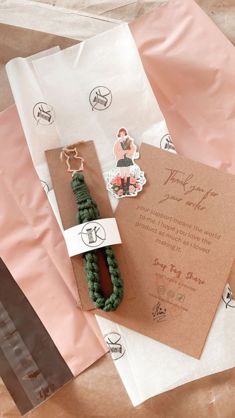 Cute finger loop macrame keychain hoing out today as well 🫶🏽 Macrame Keychain Packaging Ideas, How To Wrap A Keychain As A Gift, Macrame Keychain Packaging, Keychain Gift Wrapping Ideas, Packing Macrame, Keychain Business Ideas, Keychain Packaging Ideas Diy, Keychain Packaging Ideas, Macrame Display