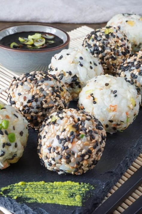 Schnelle Sushi-Bällchen Sushi Alternative, Sushi Balls Recipe, Sushi Ball, Sushi Snacks, Sushi Balls, Sushi Diy, Diy Sushi, Sushi Bowl, Sushi Recipes