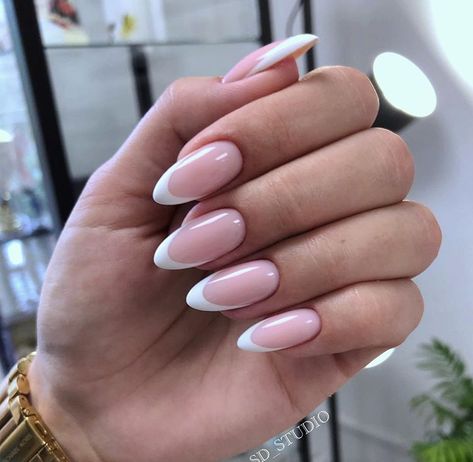 Pink And White Almond Shaped Nails, Long Round French Nails, Oval Nails Designs French, French Nails Round Shape, French Nails Oval Shape, Elegant Acrylic Nails Classy, French Nails Oval, Oval French Nails, Nail Ideas Almond Shape