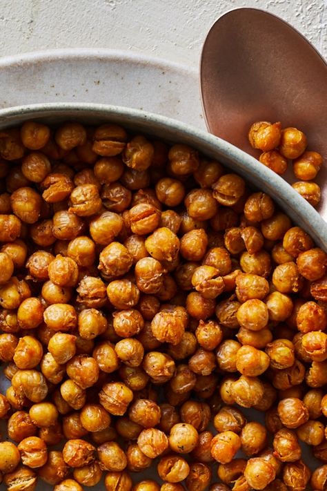 Air-fried chickpea snacks are intensely flavored and incredibly crunchy. Drying the chickpeas is essential to a good crunch, so don't skip this step. If you have time, leave them out on the counter to dry for an hour or two before frying. #comfortfood #comfortfoodrecipes #healthycomfortfood #healthycomfortfoodrecipes #recipe #eatingwell #healthy Chickpea Snacks, Chickpeas Recipe, Veggie Chips, Homemade Granola Bars, Crispy Chickpeas, Chickpea Recipes, Dash Diet, Hummus Recipe, Roasted Chickpeas