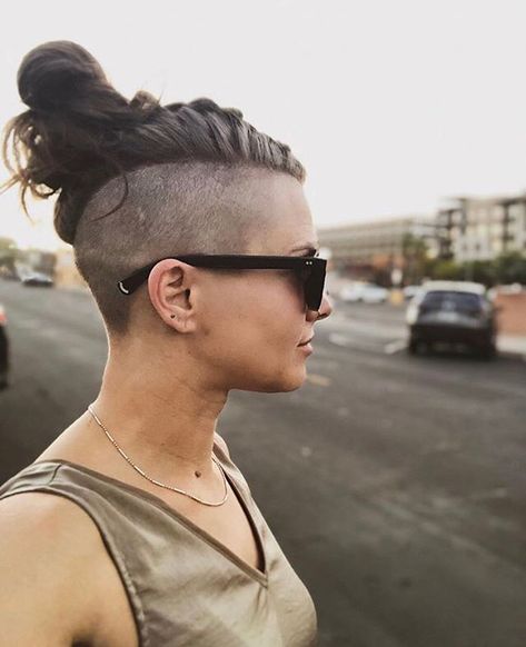 Female Undercut, Shaved Hair Women, Undercut Hairstyles Women, Undercut Long Hair, Half Shaved Hair, Shaved Side Hairstyles, Shaved Hair Designs, Half Shaved, Undercut Women