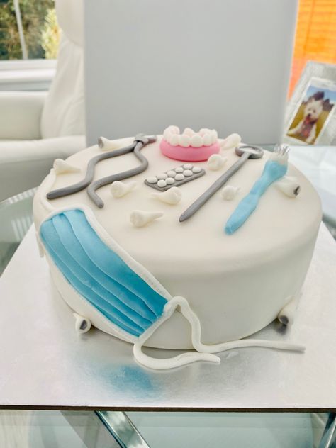 Dentist Retirement Cake, Dentist Cake Design, Dental Hygiene Cakes, Dentistry Cake Ideas, Dental Cake, Dentist Cake, Fondant, Cake