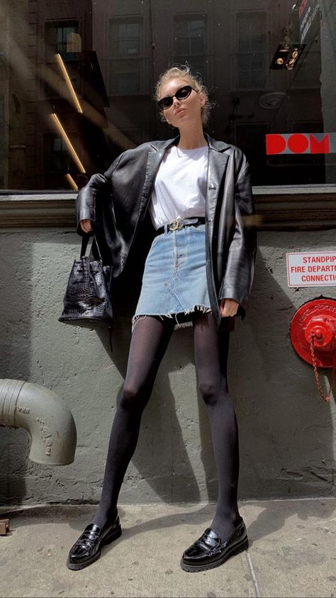 Pleated Jean Shorts Outfit, Model Off Duty Blazer, Elsa Hosk Street Style Winter, Elsa Hosk 2023, Elsa Hosk 2022, Munich Outfits, Fall Music Festival Outfit, Elsa Hosk Street Style, Elsa Hosk Outfits