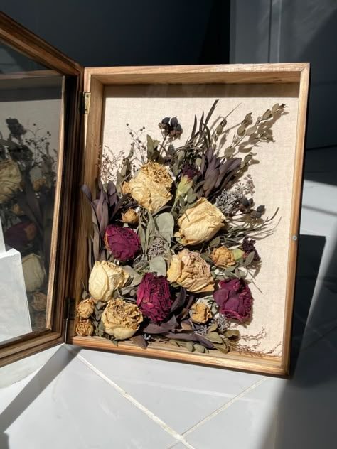 Bouquet In Shadow Box Dried Flowers, Wedding Flowers Shadow Box Diy, Wedding Floral Shadow Box Ideas, Flowers In Shadow Box Dried, Wedding Bouquet Box Frame Ideas, Memory Boxes With Dried Flowers, Shadow Box With Flowers And Picture, How To Display Dried Wedding Bouquet, Dried Bouquet Wedding Display