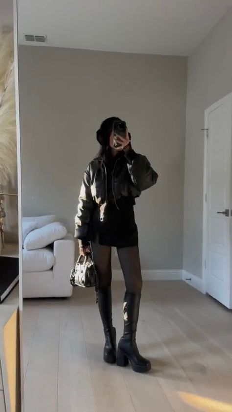 Dark Outfit Esthetics, Loose Leather Jacket Outfit, Fall Outfits 2023 Grunge, Winter Day Dress, The Neighbourhood Aesthetic Outfits, Soft Dark Aesthetic Outfits, Dark Style Outfits, Grunge Academia Outfits, Black Winter Outfits