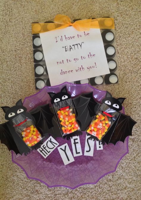 Cute way to answer to a Halloween dance! Thanks Brett for answering me in such a cute way! Halloween Dance Ideas, Prom Answers, Dance Proposal Ideas, Homecoming Dance Proposal, Halloween Proposal, Sadies Dance, Prom Invites, School Dance Ideas, Dance Proposal