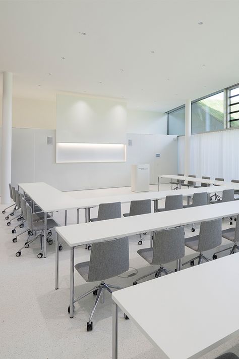 Classroom University Design, University Classroom Interior, University Classroom, University Interior Design, University Rooms, College Desk, World Office, Mannheim Germany, College Classroom