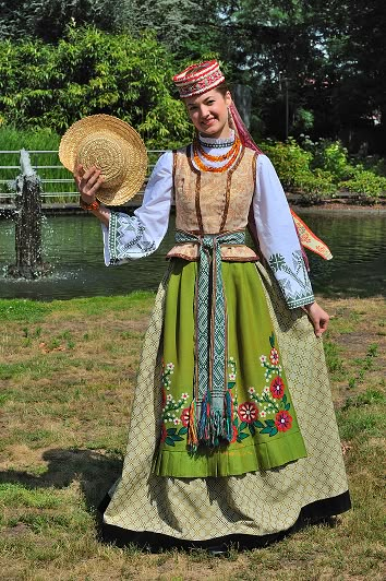 Lithuania Lithuanian Clothing, Lithuanian Culture, Costumes Around The World, Folk Clothing, Folk Dresses, Usa Outfit, Traditional Fashion, Folk Costume, Traditional Clothing