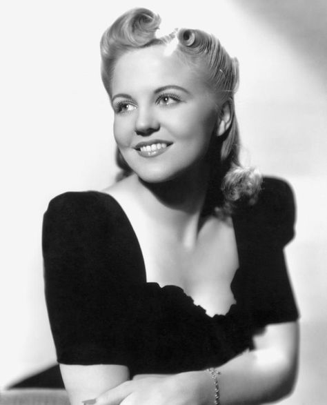 Peggy Lee Taurus Horoscope Today, Peggy Lee, Lee May, Tori Kelly, Actrices Hollywood, Jazz Musicians, Old Hollywood Glamour, Golden Age Of Hollywood, Popular Music