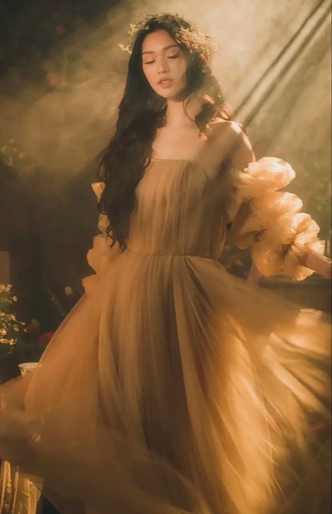 Dreamy Vintage Photoshoot, Debut Photoshoot Ideas Vintage, Royal Photoshoot Ideas, Princess Theme Photoshoot, Dreamy Photoshoot Fairytale, Princesses Photoshoot, Pre Debut Photoshoot Ideas, Princess Photoshoot Ideas, Ball Gown Photoshoot