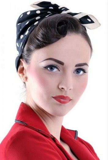 Pinup Hairstyle, Pin Up Bandana, Maquillage Pin Up, Moda Pin Up, Stile Pin Up, Motorcycle Hairstyles, Mode Rockabilly, 1950s Hairstyles, Hairstyle Easy