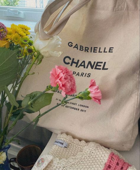 Gabriele + Core + Aesthetic, Gabrielle Aesthetic, Gabrielle Core, Friends Aesthetics, Chanel Aesthetic, Black Icon, Gabrielle Chanel, Iphone Aesthetic, + Core + Aesthetic