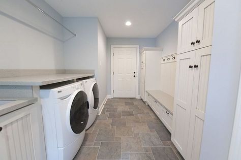 Mud Room Laundry Room Combo, Cottage Laundry Room, Farmhouse Laundry Room Ideas, Traditional Laundry Room, Laundry Room/mudroom, Laundry Room Organization Storage, Laundry Room Storage Shelves, Laundry Room/mud Room, Small Laundry Room Organization