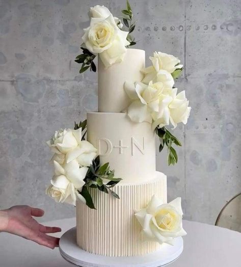 Wedding Cake Elegant Classy, Classy Wedding Cakes, Wedding Cake Designs Simple, Wedding Cake Options, Champagne Wedding Colors, Pretty Wedding Cakes, Rainbow Birthday Cake, Elegant Modern Wedding, White Wedding Cakes