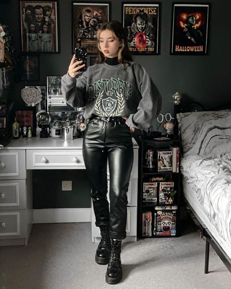 Ariana Magee-Ginn on Instagram: “Final post of the year 🥲 BUT it’s been an awesome year! I saw some incredible bands perform this year and made some awesome memories. I’m…” Winter Outfits Edgy Grunge, Alternative Fashion Cold Weather, Emo Cold Weather Outfits, Goth Outfits For Cold Weather, Alternative Cold Weather Outfits, Winter Emo Outfits Cold Weather, Goth Outfits Cold Weather, Warm Emo Outfits, Grunge Cold Weather Outfit