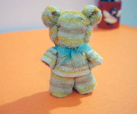 In this instructable I'm going to show you how to turn your Wash Cloth into tiny teddy bears, this would make a cute addition to your family dinner table.So lets ... Flannel Animals, Washcloth Bear, Washcloth Teddy Bear, Folding Napkins, Washcloth Animals, Washcloth Crafts, Couture Bb, Diy Teddy Bear, Bear Picnic