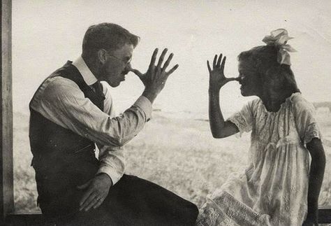 Father and daughter. Late 1910s Father Daughter Photos, Father Daughter Photography, Father And Daughter, Old Photographs, Edwardian Era, Father Daughter, Aesthetic Vintage, Belle Epoque, Vintage Photographs