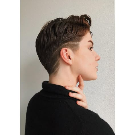 Haircut Short On Sides Long On Top, Gender Queer Haircuts, Gender Affirming Haircut, Short Gender Neutral Haircuts, Short Enby Hair, Androgynous Short Hair, Androgynous Hair Short, Gender Fluid Haircuts, Gender Neutral Haircuts