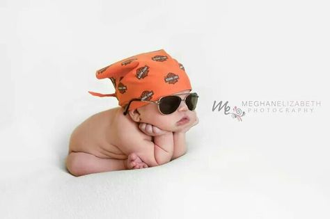 Harley Davidson baby Newborn Harley Davidson Pictures, Harley Davidson Family Photoshoot, Harley Maternity Photos, Motorcycle Newborn Pictures, Harley Davidson Baby Announcement, Baby Harley Davidson, Harley Baby, Biker Baby, Motorcycle Baby