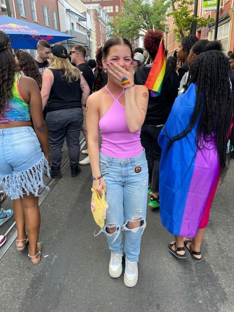 Pride outfit, Philadelphia pride, happy pride, outfit inspo, cute purse, happy pride, outfit inspiration, target, american eagle, AF1s, hair inspo, bubble braids Pride Inspo Outfits, Pride Outfit Ideas Women, Pride Festival Outfit, Pride Outfit Ideas, Lgbtq Aesthetic, Outfit Inspo Cute, Pride Parade Outfit, Bubble Braids, Cute Purse