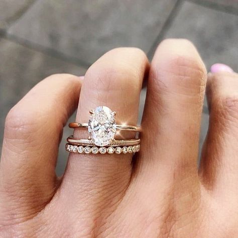 Ok seriously, who wouldn't swoon over this stunning wedding set!! #ovalengagementring #rosegold #stackingstyle #weddingvibes… Wed Rings, Wedding Ring Gold, Oval Engagement Ring, Oval Engagement, Best Engagement Rings, Dream Engagement Rings, Classic Engagement Rings, Engagement Rings Oval, Dream Ring