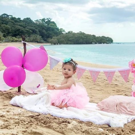 1st Birthday Beach Photoshoot, Beach Birthday Photoshoot, Baby Birthday Balloon, Birthday At The Beach, 2nd Birthday Photos, Decoration Buffet, 2nd Birthday Party For Girl, 1st Birthday Girl Decorations, Baby Birthday Decorations