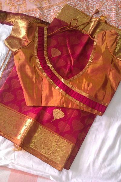 Blouse Designs For Old Women, Old Neck, Neck Blouse Designs, Brocade Blouse Designs, Lace Blouse Design, Cotton Blouse Design, Blouse Designs Catalogue, Saree Blouse Neck Designs, New Saree Blouse Designs