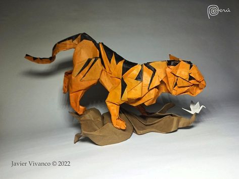 Tiger, designed and folded by Junior Javier Vivanco Garcia (source: ) #origami #tiger Tiger Diy Crafts, Origami Tiger, Paper Tiger, Creative Origami, Origami And Kirigami, Art Origami, Origami Animals, 3d Origami, Tiger Art