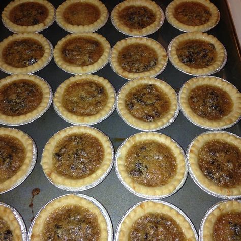 Easy Butter Tarts – Clean and Green Raisin Butter Tarts Recipe, Butter Tarts With Raisins, Butter Tarts Recipe Easy, Raisin Tarts, Raisin Butter Tarts, Easy Butter Tarts, Best Butter Tart Recipe, Frozen Tart Shells, Tart Shells Recipe