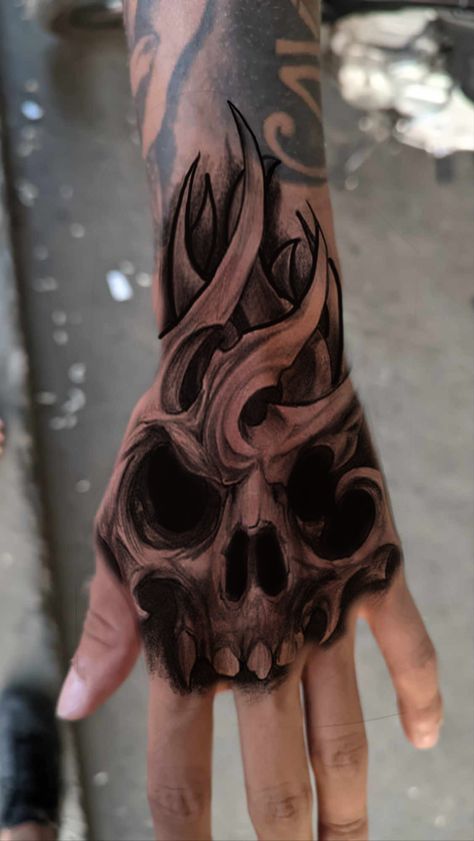 Knuckles Hand, Darkside Tattoo, Skull Hand Tattoo, Scary Skull, Neck Tattoos, Disney Villains Art, Skull Hand, Girly Tattoos, Black Work