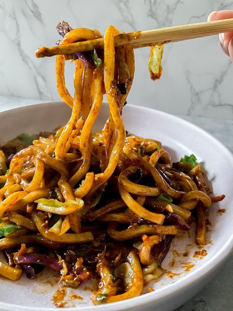 Vegan Yaki Udon Noodles - Shreya's Kitchen Japanese Udon Noodle Recipe, Udon Noodle Recipe, Silken Tofu Recipes, Udon Noodles Recipe, Japanese Udon, Udon Soup, Yaki Udon, Korean Pancake, Udon Noodle